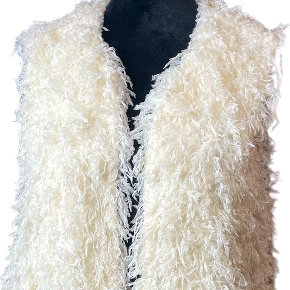 Love on a Hanger Ribbon Vest - Picture 2 of 10